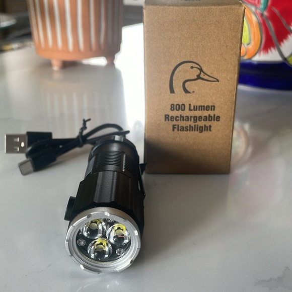 🦆Ducks Unlimited🦆 3” 800 Lumen Rechargeable Flashlight. New in Box. - Picture 3 of 7